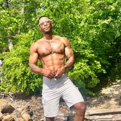 6’4 content creator | Paid Collab$ |. sip & paint massages fmty ✈️ 21+ I Respond on OF 📩 Cash-app $freebandbuddy https://t.co/9z3RdtuLa8