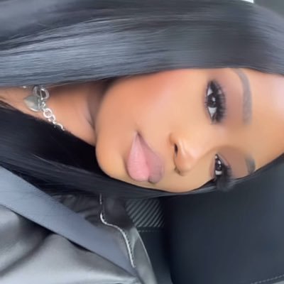 the EXTRA MOM 👑 .🧊colder than February 🦋. 🇰🇷. free spirit 🧚🏽♀️.