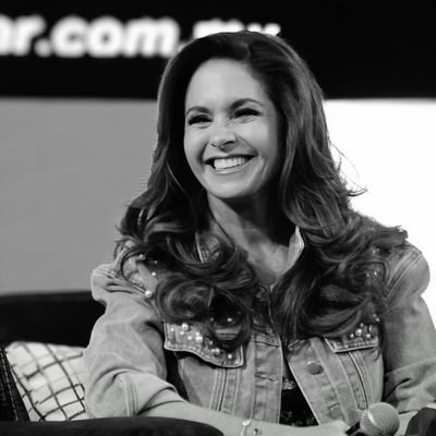 Una Ecuatoria que ama con locura a @LuceroMexico