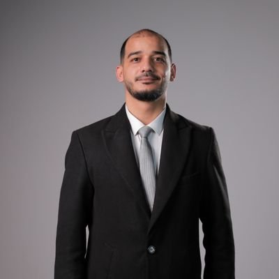 محامي ودبلوماسي بدرجة سكرتير ثاني لدى وزارة الخارجية- ليبيا.
تخرج في كلية الحقوق بجامعة طرابلس كما تخرج في المعهد الدبلوماسي التابع لوزارة الخارجية الليبية