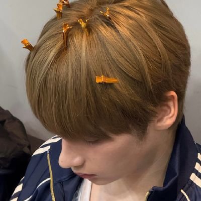 slayruw's profile picture. i'm lost in my mind, can't find the way out.