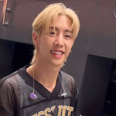 iinamthiii's profile picture. 