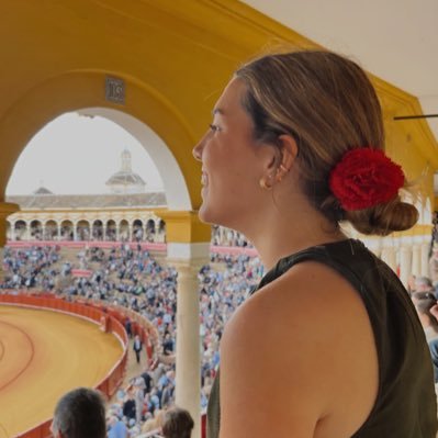 Esperanza, Sevilla y muy intensita /// ig: @teresagaarciaa