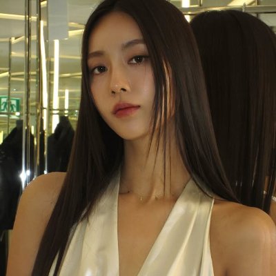 elowen_jang's profile picture. Valuing real connections 🤝 
Always growing, always striving ✨ 
Grateful for the journey.