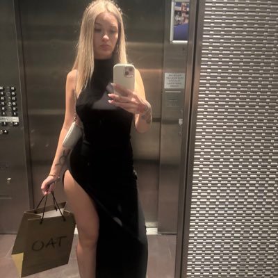 your fav beach blonde girl | 06 💛 | IG-memoryellis11