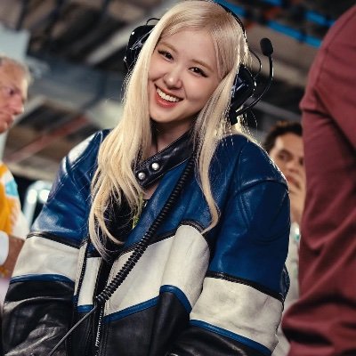 jenzensa's profile picture. 