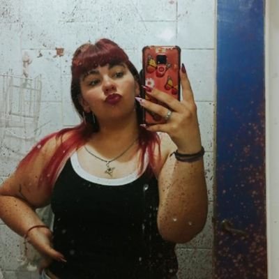 MicaaEzc_'s profile picture. Si lo malo pega fuerte y deja herida, el corazón transforma la canción en su mejor guarida ❤‍🩹🥥 - 💜✊🏻💚 -