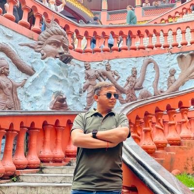 न मैं गिरा और ना मेरी, उम्मीदों के मीनार गिरे...
पर कुछ लोग मुझे गिराने, में कई बार गिरे..1