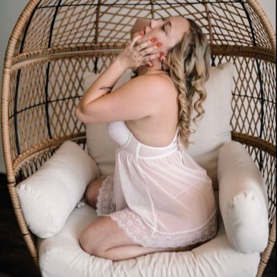 ⚡️just here for the vibes ⚡️ come chat with me 😉