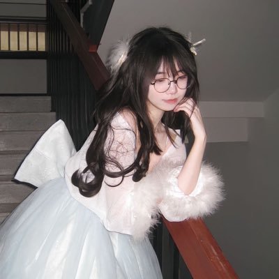 平平无奇高三🐶罢了 礼貌问🚪 🚪内好看到爆炸💥