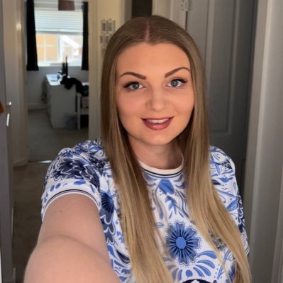 chloecopley_11's profile picture. forever wishing I was on holiday ☀️