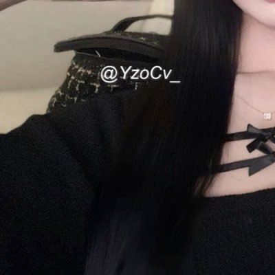 YzoCv_'s profile picture. 23歳 ︎┊︎ 鎖骨下のほくろちゃん ⟡.·
