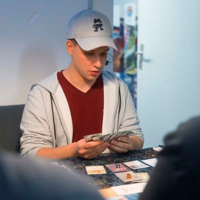 Tom R. | 23 | he/him | Bi | 🇩🇪 | Pokémon TCG Player | Furry | DJ | Kinda an idiot but I'm not dumb
// Furry Account: @NexusJackal (all furry stuff is there)