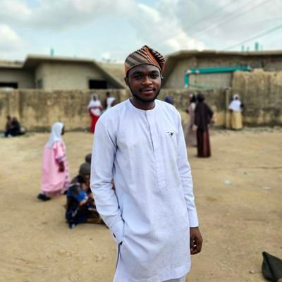 Abdganiyu_Raji's profile picture. AMR | Muslim | Qur'an 🤍 | Civil Engineering 🧠 | Manchester United 💘