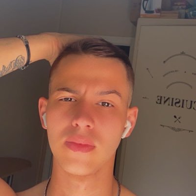 plt_valouuu's profile picture. IG : le_ptit_valouuuu_08