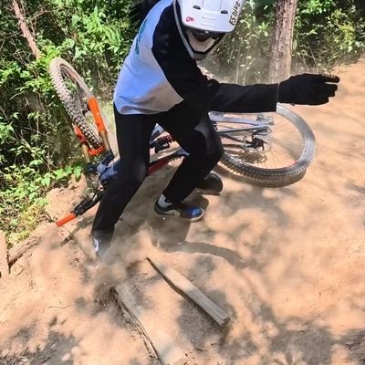 q5fhP9UrTx57843's profile picture. 