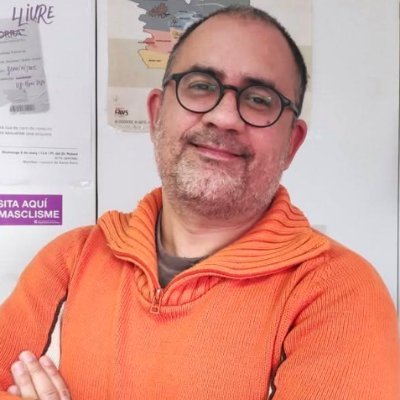 Politólogo silvestre, afrancesado, viajero, lector quijanesco, darwinista, pecador y melómano. Seguirme significa estar permanentemente invitado a un trago.