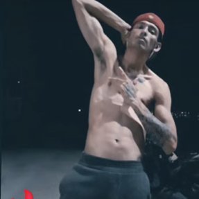 alto 1.85 complexión flaco 70 kg Deportista buena onda mente abierta y muy platicador por motivos de trabajo me conecto poco me gusta el morbo cachondo 🔞🍆💦♨️