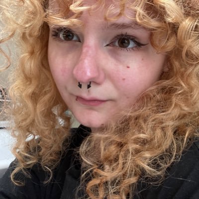 🔞 they/he, 25, giant alien from the stars. Don’t call me Goddess or Giantess. Non-binary. Fat ass. Please don’t use my pictures for edits without asking 💚