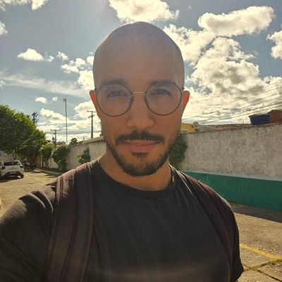 Jornalista, pai de gato e usando a licença pra escrever bobagem nesse site