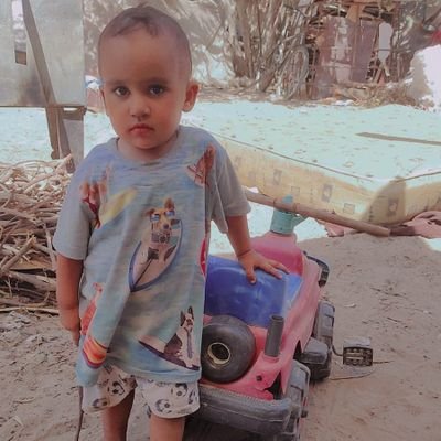 I am Mahmoud from Gaza. I live in the shadow of war and hunger. Help us to stay alive. I have 3 children, the oldest is 6 years old and the youngest is 1y💔🇵🇸