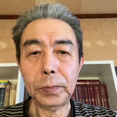 小説家。劇作家。「ふたつの小説とひとつの戯曲」「不都合な関係」「クローゼットの驟雨」など。(https://t.co/kfF4eRykSo)
