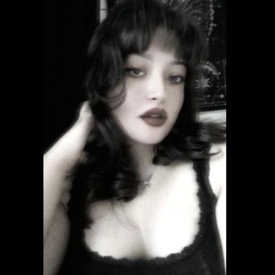 draculsdoll's profile picture. Good girl gone goth 🦇🍷