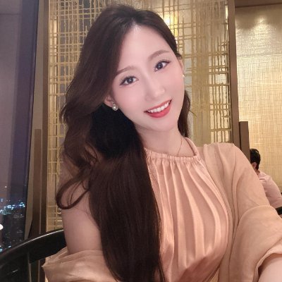 CEO, hobbies include traveling, fitness, skiing, horse riding, tennis, swimming, illustration, golf, etc.