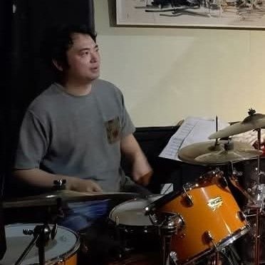 ジャズドラマーです。ジャズバー、カフェ、レストラン等で演奏してます。ドラムサポート承ります。「稲荷鐵工(株)代表取締役社長」前職保育士。保育士資格を持った鉄工会社社長は日本で私だけ…のはず。複雑な金属製缶及び大型機械加工、御相談下さい。