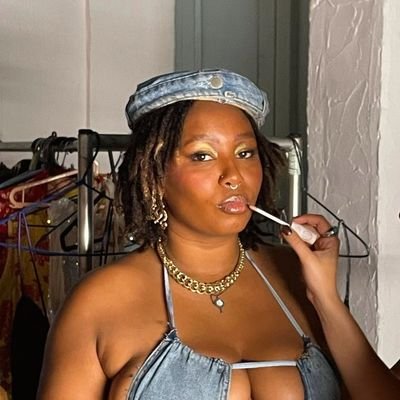 Ouro das Gerais em terras cariocas, música boa e mineirices por onde eu vá ✨
Encanto em Movimento, feita de arte ,afeto e ase.
Ciências Sensuais - UFRJ