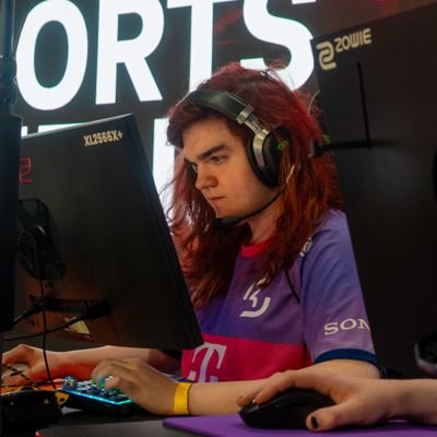 She/They 🏳️⚧️ // shooting people for @skgaming - enabled by @esportsplayerf1 // 21 yo // 💗 @ohhhfrankieee 💗 // @LizzPryor - @maaisval
