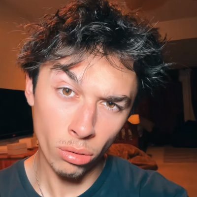 Mackensi7665's profile picture. 