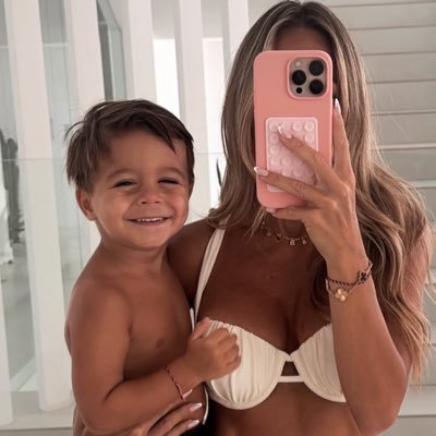 Evankate3224's profile picture. I’m here to help people that is poor if you don’t mind you can text me and I will help you