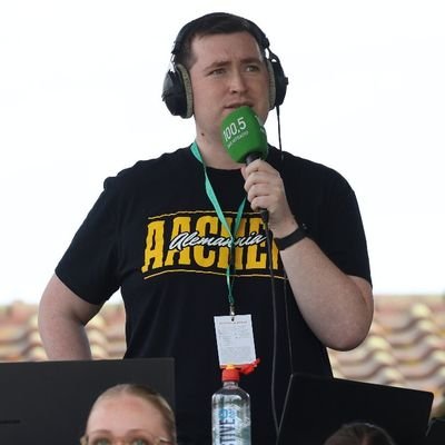 Redet in Mikros und schreibt Dinge. Berichtet auch über Vereine neutral, die er nicht mag. Hier privat. @ransport, @gbvision_, @1005DASHITRADIO, @LIGEN_DACH
