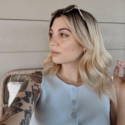 howdygirly's profile picture. Creator, destroyer 🗡