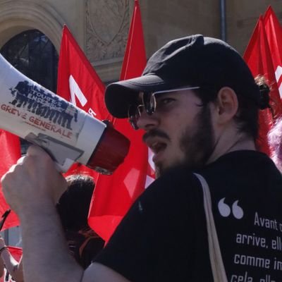 Toi et Trotsky, vous allez changer le monde.
Le mec des vidéos où il pleut du @npajeunes_revo et de l'@unef_metz