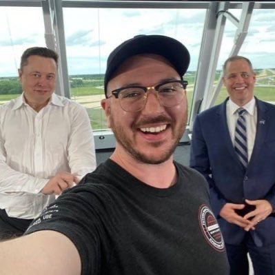 Guiding @ElonMusk's vision for a better future through Spacex, Tesla, Neuralink, and more. & Tech enthusiast, dream chaser, and innovation advocate.