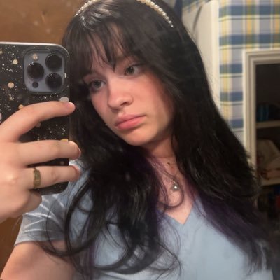 iām izzy :0 i love my meep meep @skullzluvzu !! She/her