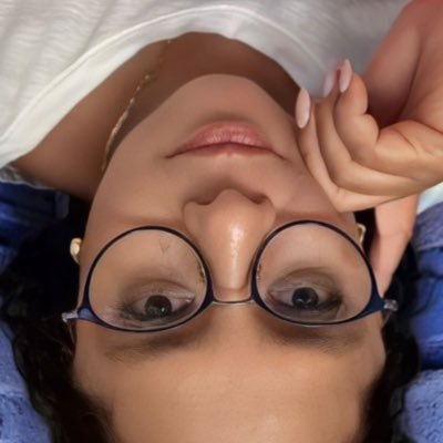 Muy bonita para momia pero muy gordita para calaca. Insegura, grosera, nada amorosa y despeinada; algo así como perfecta. No DM’s