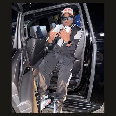 Finesse 1, finesse 2, don’t let em finesse You 🇯🇲 IG: therealgravy_ #1911🐶⚡️
