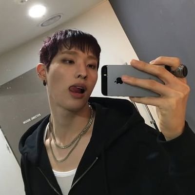 Saturboy_'s profile picture. 𝓨ou and me against the world.
          @jeffsatur ⭒