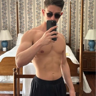 baits_horny's profile picture. 