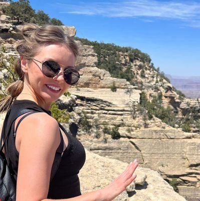 Someone retweeted me, you peeked at my avi, and now you're reading this bio, right? Go ahead, tap that Follow button. If I were you.....I'd hit it. 💋