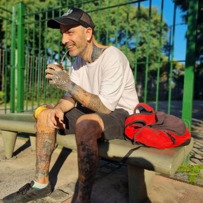 mvertoenpogo's profile picture. Humano, roto y mal parado