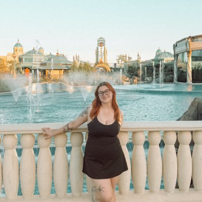 the last jedi apologist • certified hhn hot girl 🕸 • pushes buttons for a living