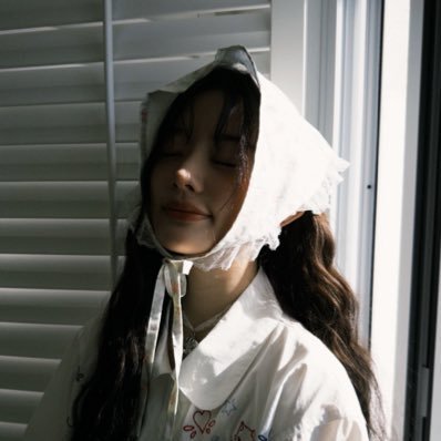 dearminchuu's profile picture. ❪ MVRP ‘O4 ❫ ⠀ 아일릿 박민주 ⠀✦ ⠀ this feels like sunshine ⠀ ⠀