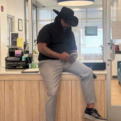 Head Football Coach| Dean of Students @ Bishop Mora Salesian High School |God fearing| UW (Pac10) |JSU (SWAC)| Father| Mentor| Blessed| @SalesianFB