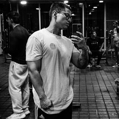 #fitness 💪🏻
• Venezolano 🇻🇪 Bogotá 🇨🇴
• Sobreviviente #guillainbarre 🐢
• Eres fuerte como tus propias espinas 🌹
• Ser mi mejor versión 🏋️♂️