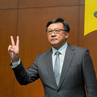 宇宙は純粋な幾何学であり、基本的には時空を超えてねじれ踊る美しい形だと思っています。