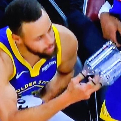 oracleofdabay's profile picture. 